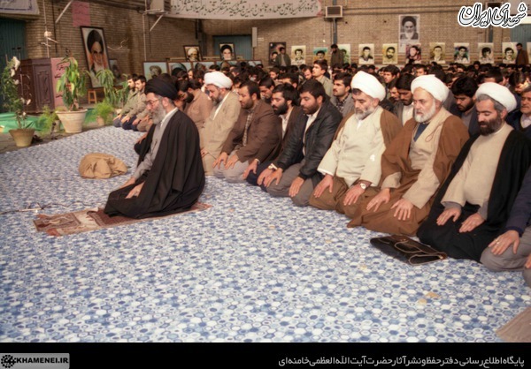 رهبر انقلاب در دانشگاه علم و صنعت سال 67+تصاویر