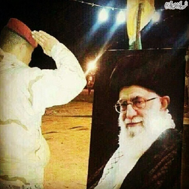 احترام نظامي افسر عراقي به عکس رهبر انقلاب احترام نظامي افسر عراقي به عکس رهبر انقلاب