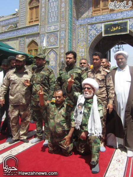 احترام نظامی روحانی بسیجی به آستان کاظمین +عکس احترام نظامی روحانی بسیجی به آستان کاظمین +عکس