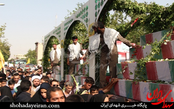 عکس/ تشییع باشکوه کاروان شهدا در تهران