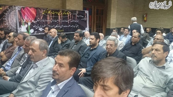 حضور احمدی‌نژاد در ختم همسر رحیمی +عکس