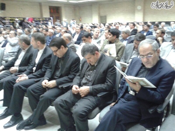 حضور احمدی‌نژاد در ختم همسر رحیمی +عکس