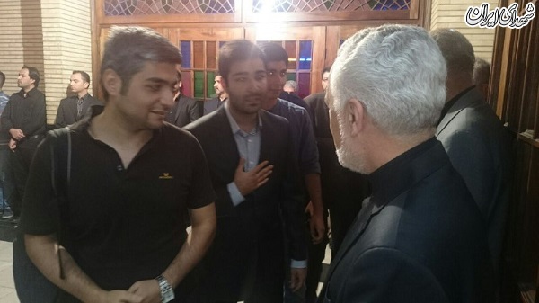 حضور احمدی‌نژاد در ختم همسر رحیمی +عکس