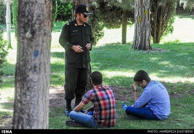 تصاویر/ تذکر پلیس به روزه‌خواران تهرانی