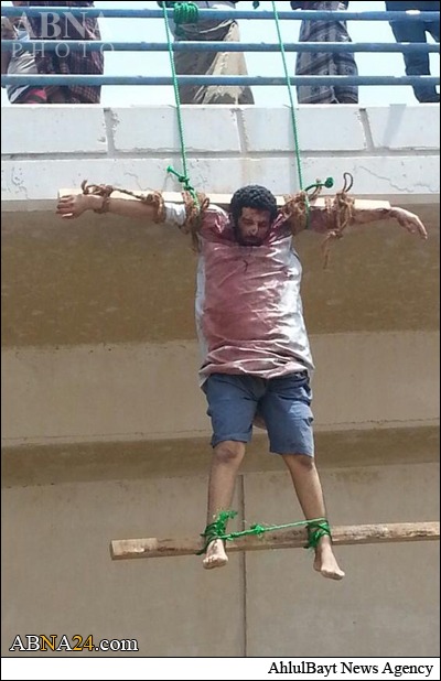 انتقام القاعده یمن از دو جاسوس سعودی+ عکس انتقام القاعده یمن از دو جاسوس سعودی+ عکس