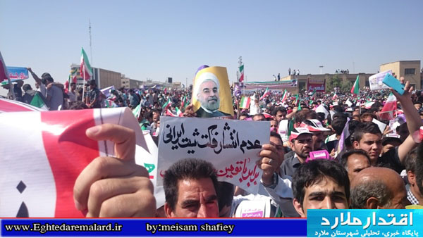 پلاکاردهای اعتراضی به مذاکرات در سفر روحانی