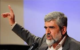 خون شهدا را زیر پا می گذارند تا کدخدا راضی شود خون شهدا را زیر پا می گذارند تا کدخدا راضی شود