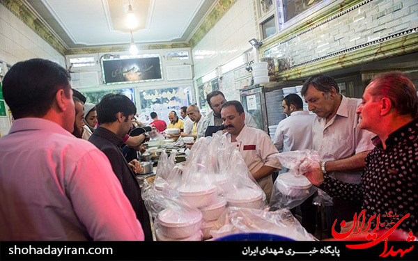 عکس/ حال و هوای افطار در میدان تجریش