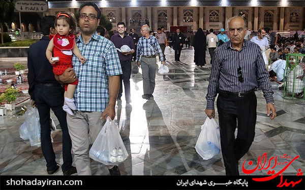عکس/افطاری حرم امام رضا(ع)