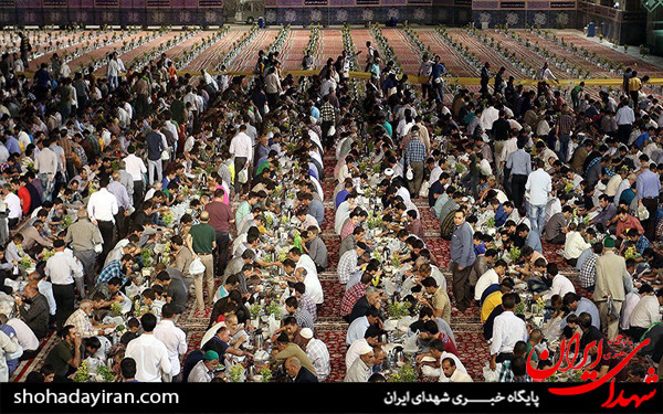 عکس/افطاری حرم امام رضا(ع)