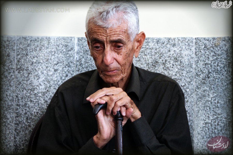 لحظه وداع خانواده شهید موحدی با پیکر او +تصاویر