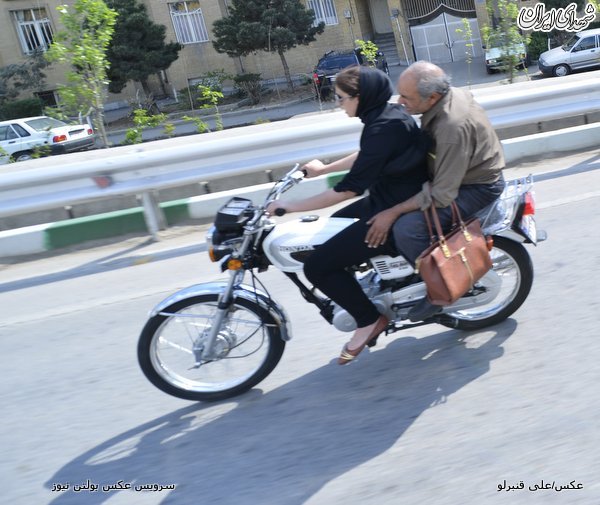 سوءاستفاده رسانهای از دختران موتور سوار ایرانی سوءاستفاده رسانهای از دختران موتور سوار ایرانی