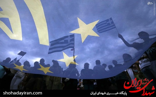 عکس/ یونانیها یورو را آتش زدند عکس/ یونانیها یورو را آتش زدند