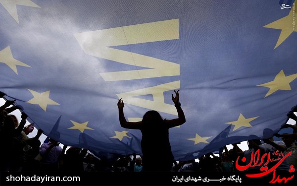 عکس/ یونانیها یورو را آتش زدند عکس/ یونانیها یورو را آتش زدند