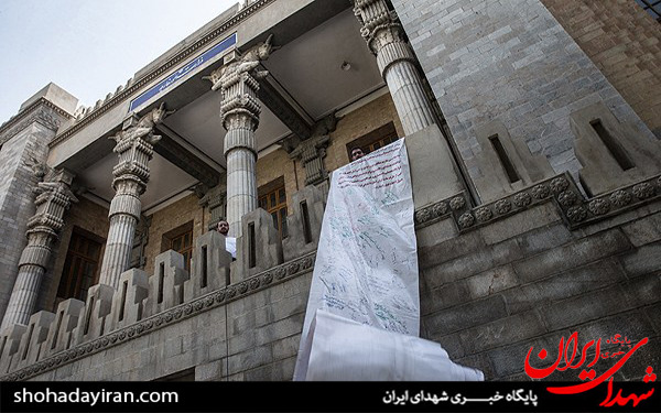عکس/تحویل طومار گزاره‌برگ ملی به وزارت خارجه