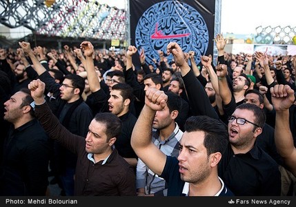 عکس/ اجتماع مدافعین حرم در میدان امام حسین(ع) عکس/ اجتماع مدافعین حرم در میدان امام حسین(ع)