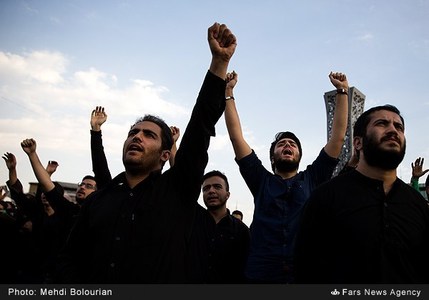 عکس/ اجتماع مدافعین حرم در میدان امام حسین(ع) عکس/ اجتماع مدافعین حرم در میدان امام حسین(ع)