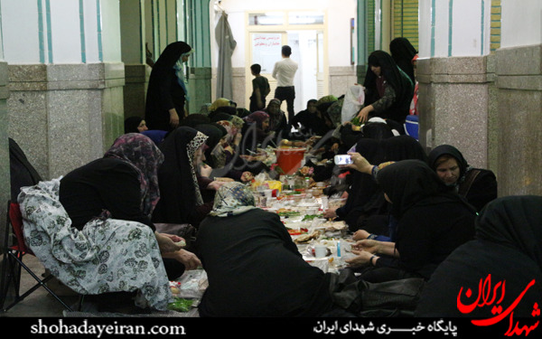 عکس/افطار در حرم حضرت عبدالعظیم (ع)