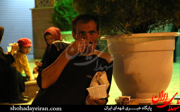 عکس/افطار در حرم حضرت عبدالعظیم (ع)