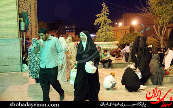 عکس/افطار در حرم حضرت عبدالعظیم (ع)