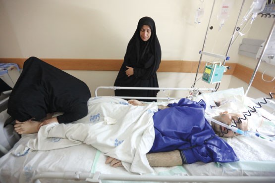 روحانی نابینا،به بیماران زندگی بخشید+ عکس روحانی نابینا،به بیماران زندگی بخشید+ عکس
