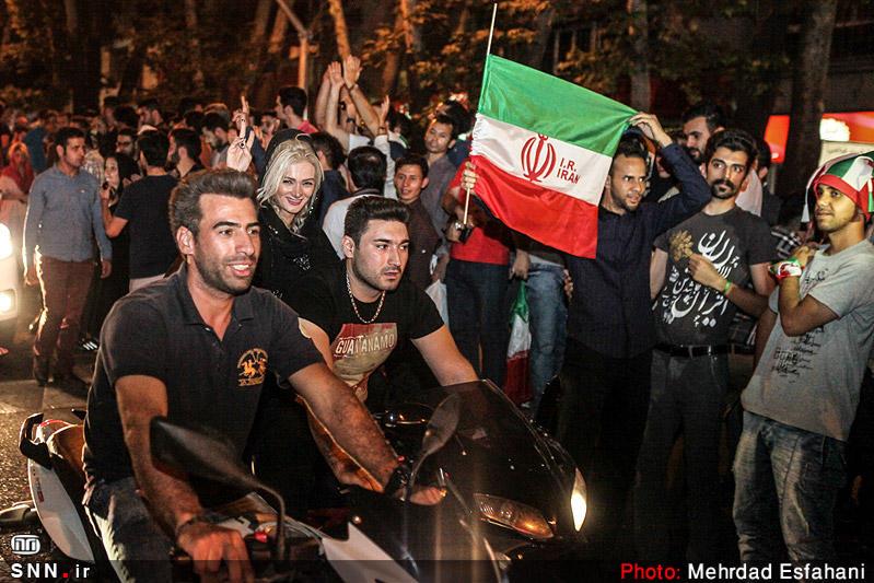 جشن و سرور هوادارن دولت پس از توافق +تصاویر جشن و سرور هوادارن دولت پس از توافق +تصاویر