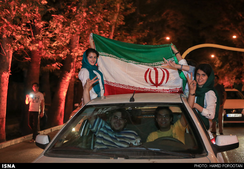 جشن و سرور هوادارن دولت پس از توافق +تصاویر جشن و سرور هوادارن دولت پس از توافق +تصاویر