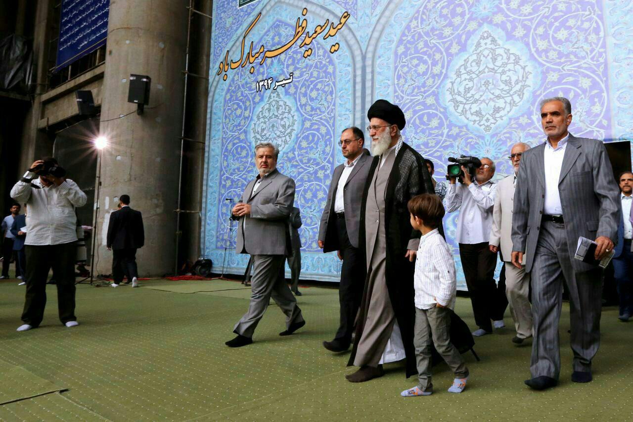 رهبر معظم انقلاب به همراه 
