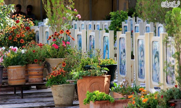 تصاویری جالب و دیدنی از گلزار شهدای اصفهان