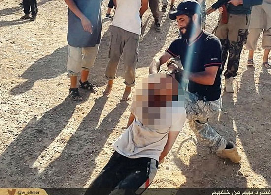 داعش برخی نیروها را درمحل بیعت،اعدام میکند داعش برخی نیروها را درمحل بیعت،اعدام میکند