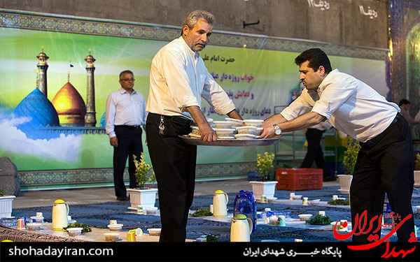 عکس/افطار در حرم حضرت عبدالعظیم الحسنی(ع)