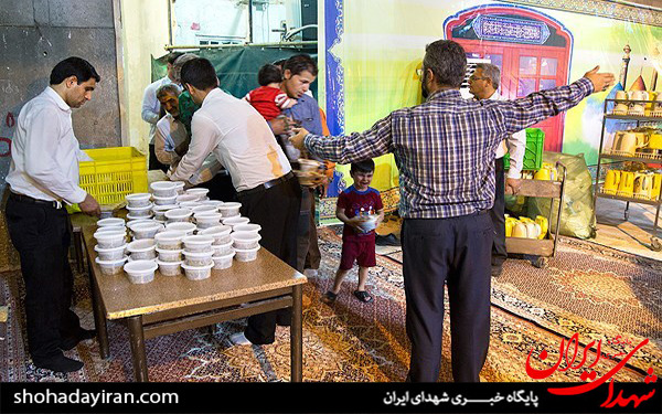 عکس/افطار در حرم حضرت عبدالعظیم الحسنی(ع)