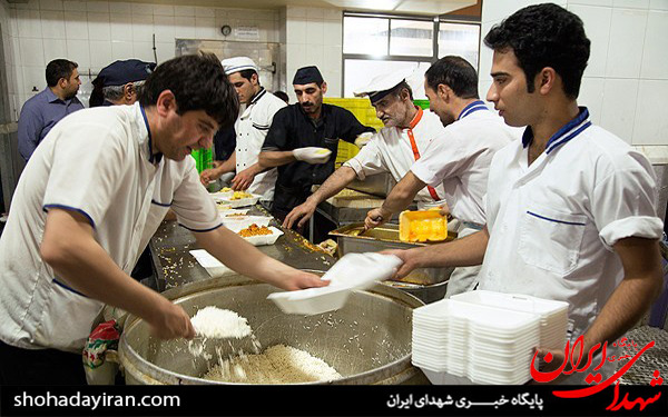 عکس/افطار در حرم حضرت عبدالعظیم الحسنی(ع)
