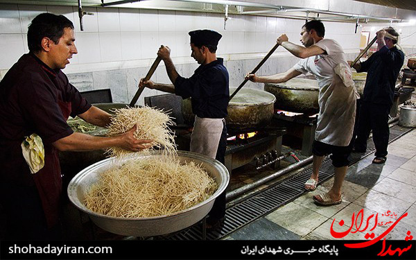 عکس/افطار در حرم حضرت عبدالعظیم الحسنی(ع)