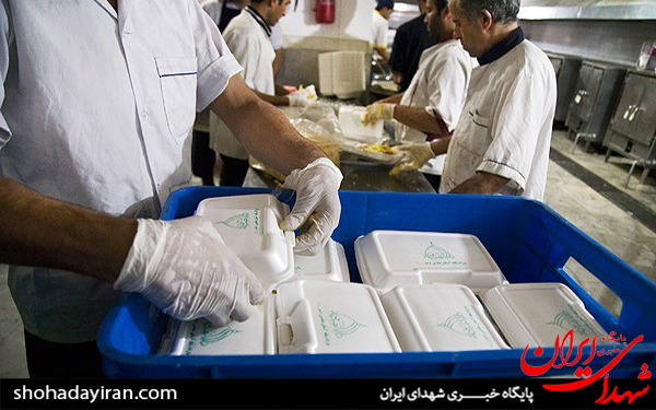 عکس/افطار در حرم حضرت عبدالعظیم الحسنی(ع)