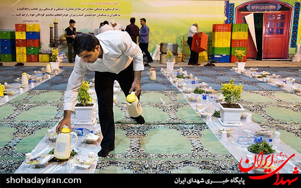 عکس/افطار در حرم حضرت عبدالعظیم الحسنی(ع)