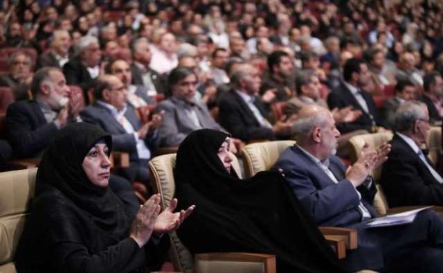 عکس / حضور همسران ظریف و فریدون در یک مراسم عکس / حضور همسران ظریف و فریدون در یک مراسم