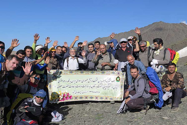 صعود فرمانده ارتش و کوهنوردان به قله سیالان+عکس صعود فرمانده ارتش و کوهنوردان به قله سیالان+عکس