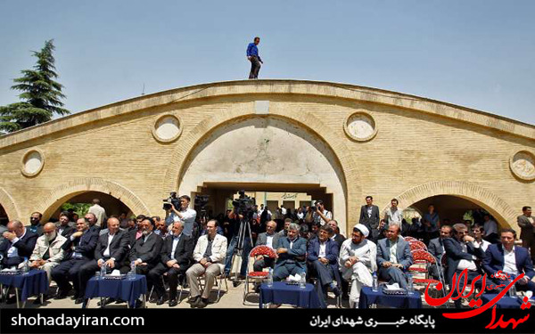 عکس/رونمایی از سردیس شهدای خبرنگار در بوستان گفت وگو