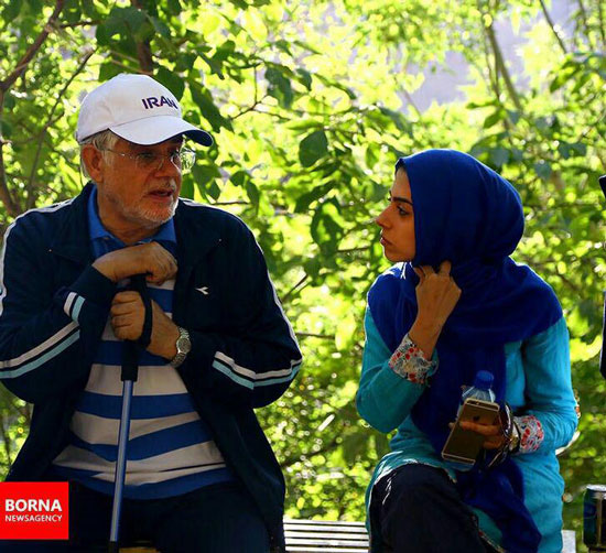 محمدرضا عارف با لباس ورزشی در کوهنوردی+عکس