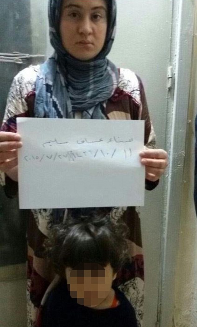 داعش تصاویر 3 زن را برای فروش منتشر کرد داعش تصاویر 3 زن را برای فروش منتشر کرد
