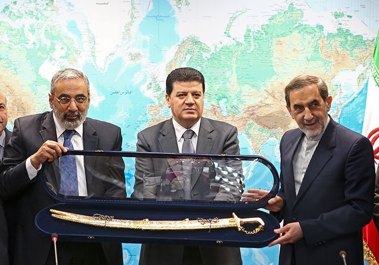 شمشیر سوری، هدیه به علی اکبر ولایتی+ عکس شمشیر سوری، هدیه به علی اکبر ولایتی+ عکس
