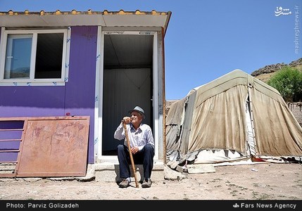 تصاویر/ زندگی خانواده شهید در کانکس تصاویر/ زندگی خانواده شهید در کانکس