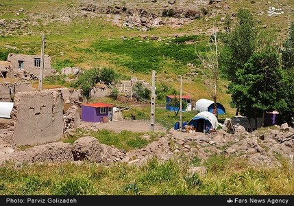 تصاویر/ زندگی خانواده شهید در کانکس تصاویر/ زندگی خانواده شهید در کانکس