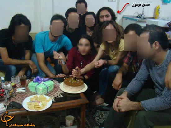شاعر حامی خواننده هتاک در مشهدمقدس چه میکند؟+عکس شاعر حامی خواننده هتاک در مشهدمقدس چه میکند؟+عکس