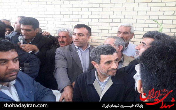 عکس/ سفر احمدی نژاد به شهرکرد