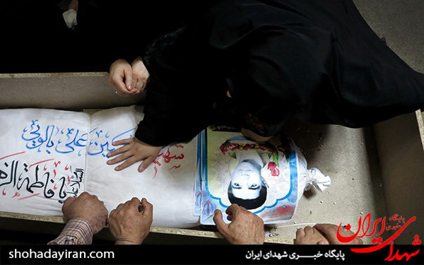 عکس/دیدار خانواده غواص شهید با پیکر فرزندشان پس‌ از ۲۹‌سال