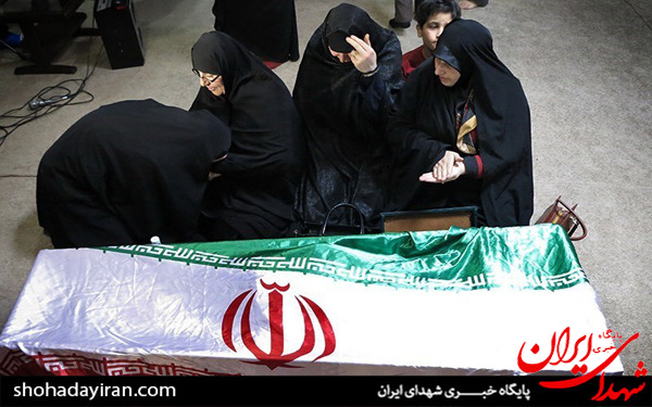 عکس/دیدار خانواده غواص شهید با پیکر فرزندشان پس‌ از ۲۹‌سال