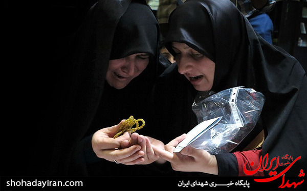 عکس/دیدار خانواده غواص شهید با پیکر فرزندشان پس‌ از ۲۹‌سال