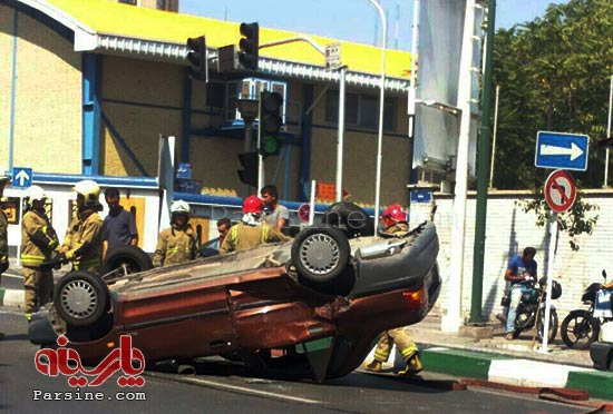 واژگونی یک پراید در مقابل تالار وحدت تهران+عکس